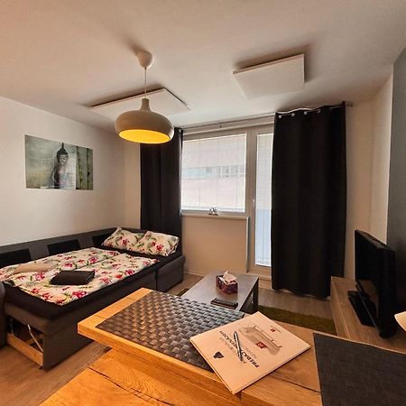 Krasny Utulny Byt S Balkonom A Parkovanim! Bratislava Exteriör bild